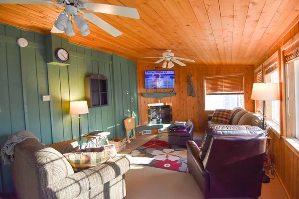 $350,000 | 639 North 4th Street, Warren, MN 56762