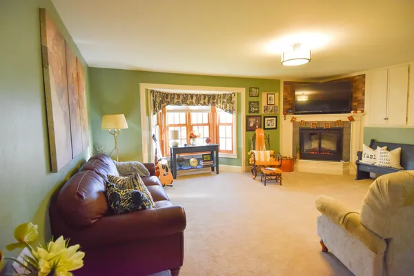 $350,000 | 639 North 4th Street, Warren, MN 56762