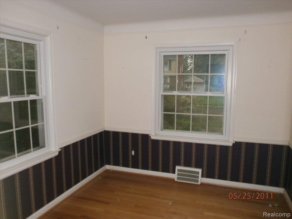 1738 Dorothea Road Berkley, MI 48072 - Photo 3 of 7 DININGROOM