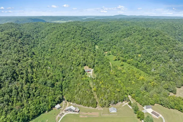 $899,950 | 142 Tobe Lane, Celina, TN 38551