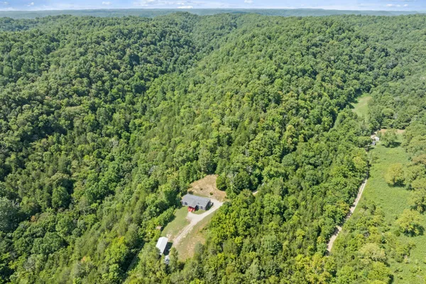 $899,950 | 142 Tobe Lane, Celina, TN 38551