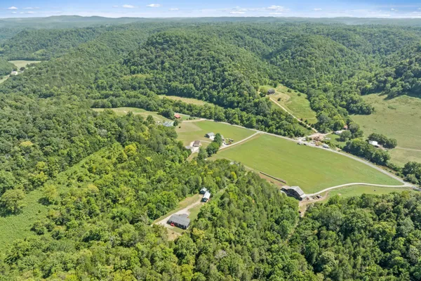 $899,950 | 142 Tobe Lane, Celina, TN 38551