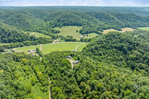 $899,950 | 142 Tobe Lane, Celina, TN 38551