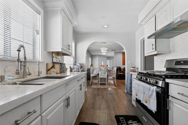 $895,000 | 11951 Oxford Avenue, Hawthorne, CA 90250