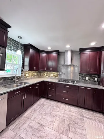 $269,500 | 524 Meadow Drive, Macomb, IL 61455