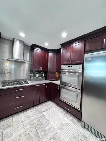 $254,500 | 524 Meadow Drive, Macomb, IL 61455