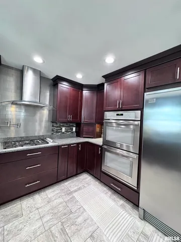 $269,500 | 524 Meadow Drive, Macomb, IL 61455