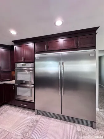 $254,500 | 524 Meadow Drive, Macomb, IL 61455