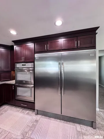 $269,500 | 524 Meadow Drive, Macomb, IL 61455