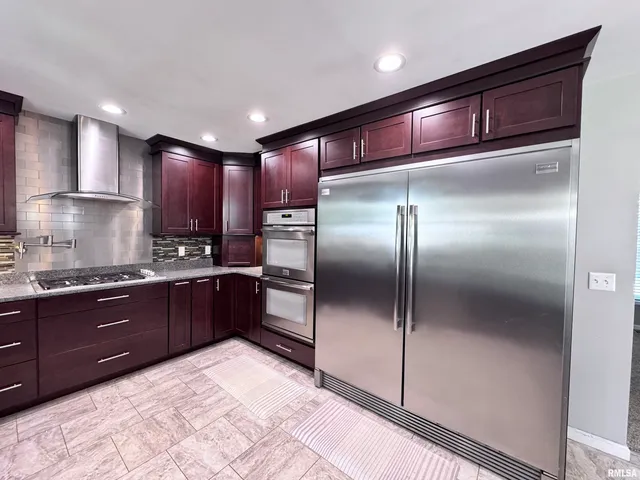 $269,500 | 524 Meadow Drive, Macomb, IL 61455