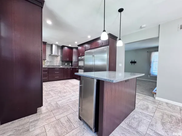 $254,500 | 524 Meadow Drive, Macomb, IL 61455