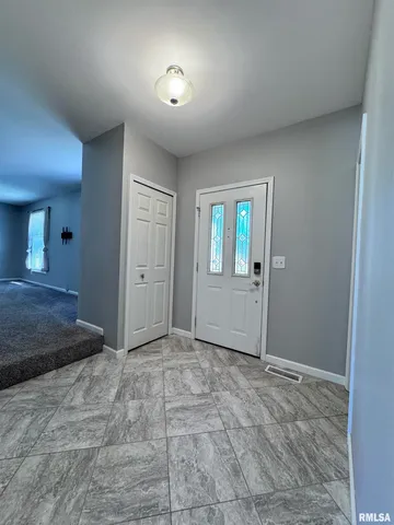 $269,500 | 524 Meadow Drive, Macomb, IL 61455