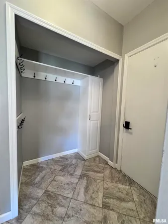 $254,500 | 524 Meadow Drive, Macomb, IL 61455