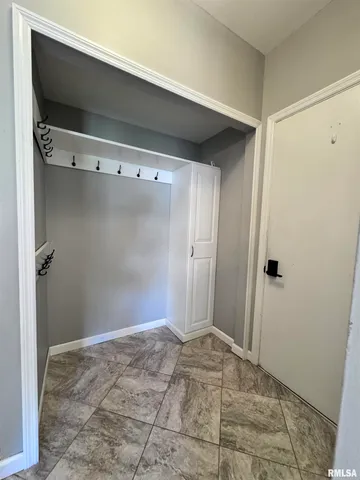 $269,500 | 524 Meadow Drive, Macomb, IL 61455