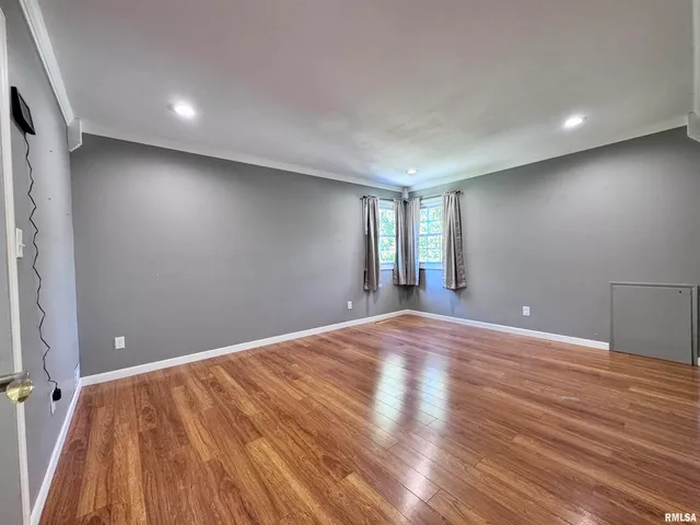 $269,500 | 524 Meadow Drive, Macomb, IL 61455