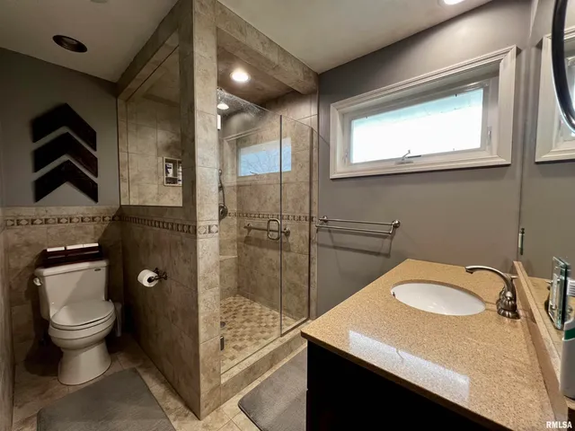 $269,500 | 524 Meadow Drive, Macomb, IL 61455