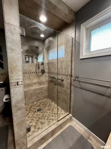 $269,500 | 524 Meadow Drive, Macomb, IL 61455