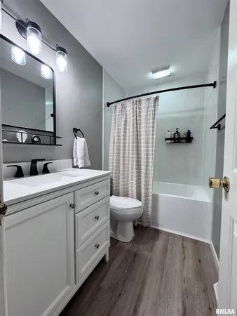 $254,500 | 524 Meadow Drive, Macomb, IL 61455