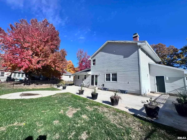 $254,500 | 524 Meadow Drive, Macomb, IL 61455