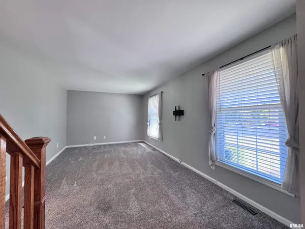 $254,500 | 524 Meadow Drive, Macomb, IL 61455