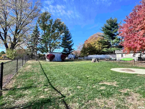 $254,500 | 524 Meadow Drive, Macomb, IL 61455