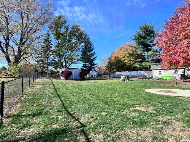 $269,500 | 524 Meadow Drive, Macomb, IL 61455