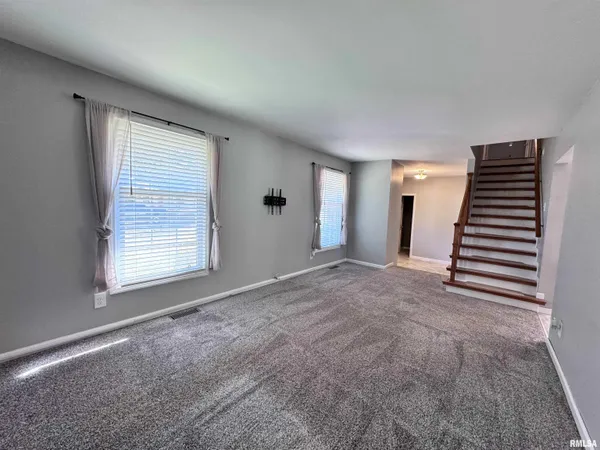 $254,500 | 524 Meadow Drive, Macomb, IL 61455