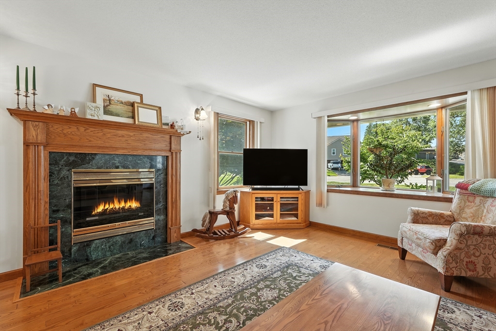 55 Dowds Lane Chicopee, MA 01020 - Photo 10 of 42