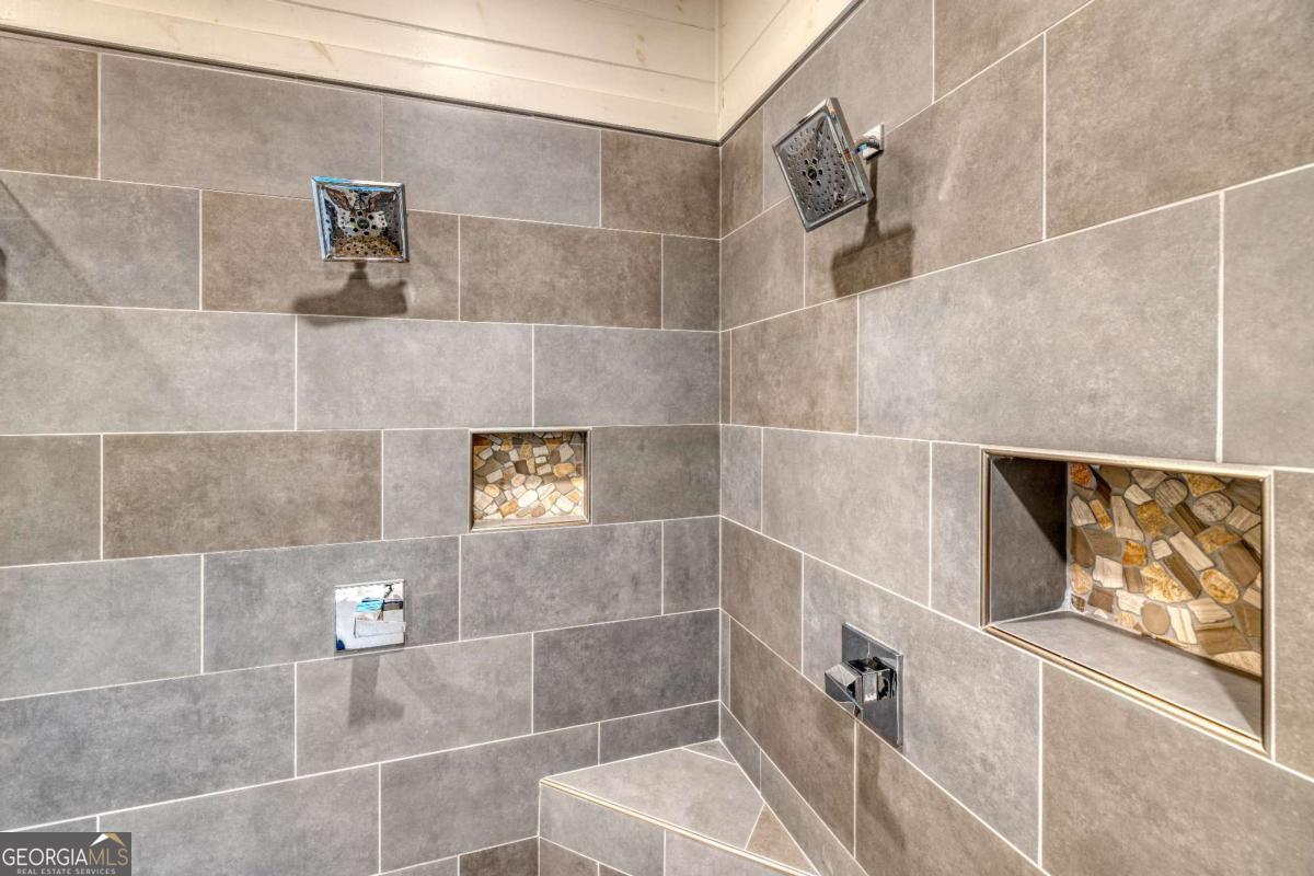 281 Raintree Bend Blue Ridge, GA 30513 - Photo 19 of 56 a bathroom with a bathtub