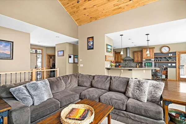 $889,000 | 7833 Highway 8, Saginaw, MN 55779