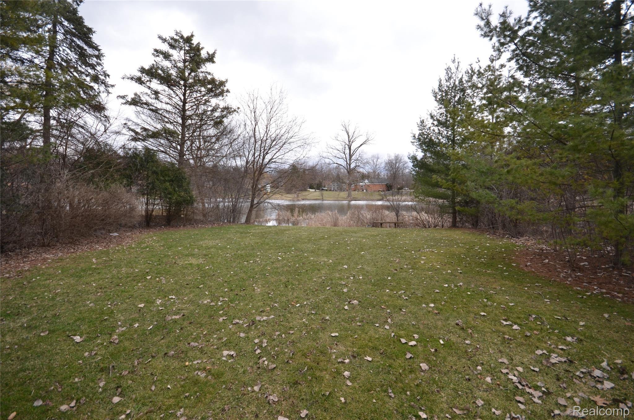 4307 Stoddard Road West Bloomfield, MI 48323 - Photo 2 of 22 DSC_4155.JPG