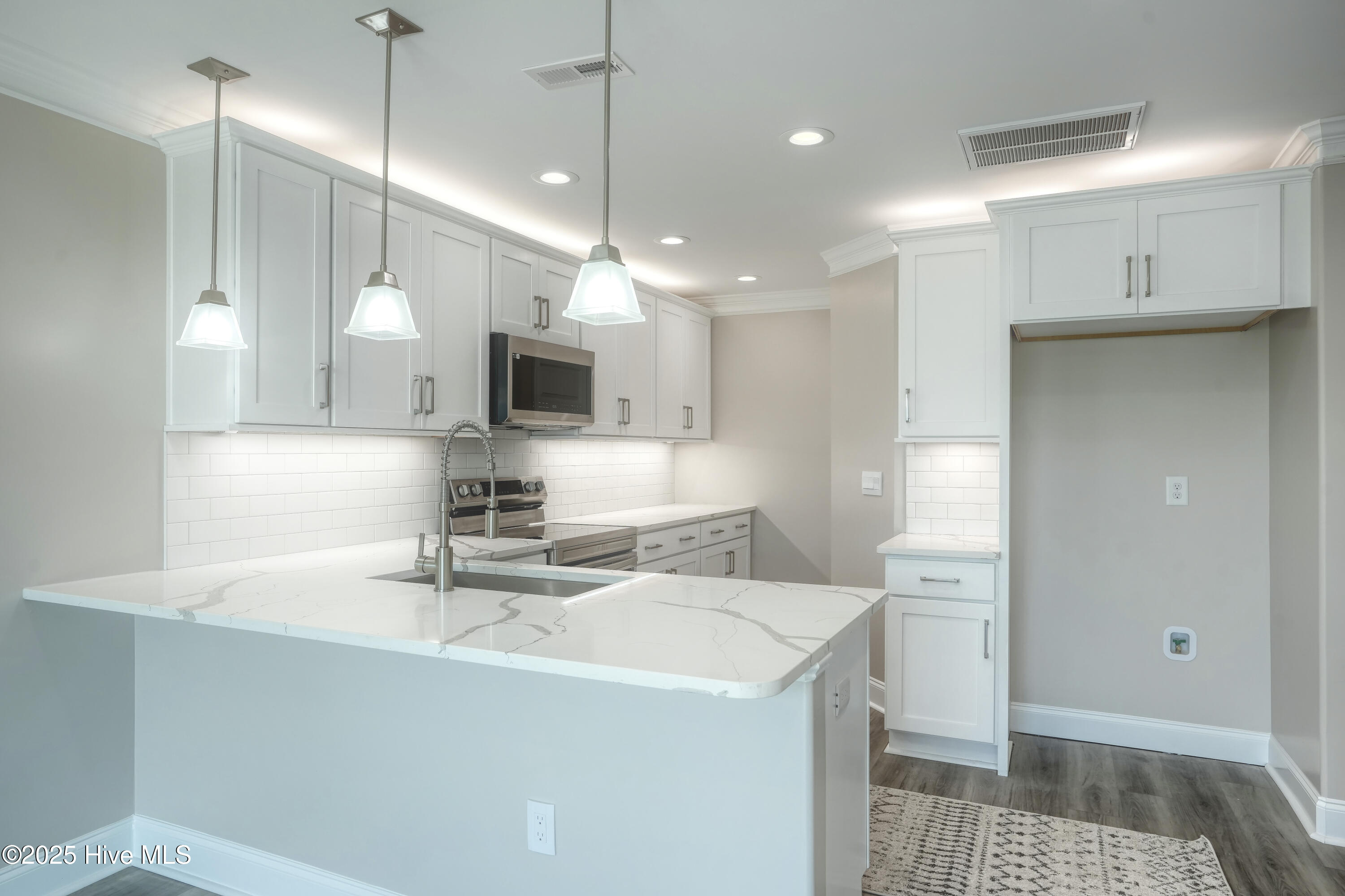 887 New River Inlet Road, Unit 1 North Topsail Beach, NC 28460 - Photo 14 of 45 887 New River Inlet Road - Interior - Ed