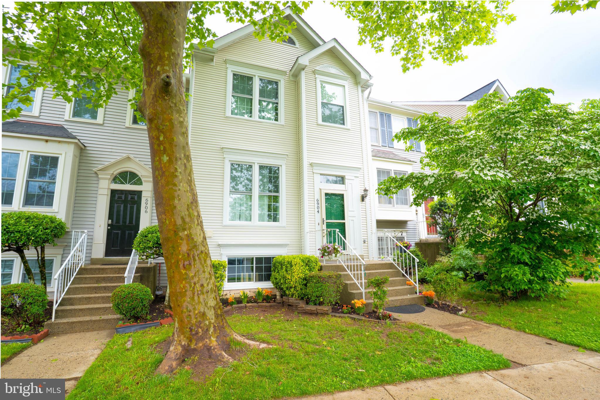 6904 Compton Lane Centreville, VA 20121 - Photo 2 of 14