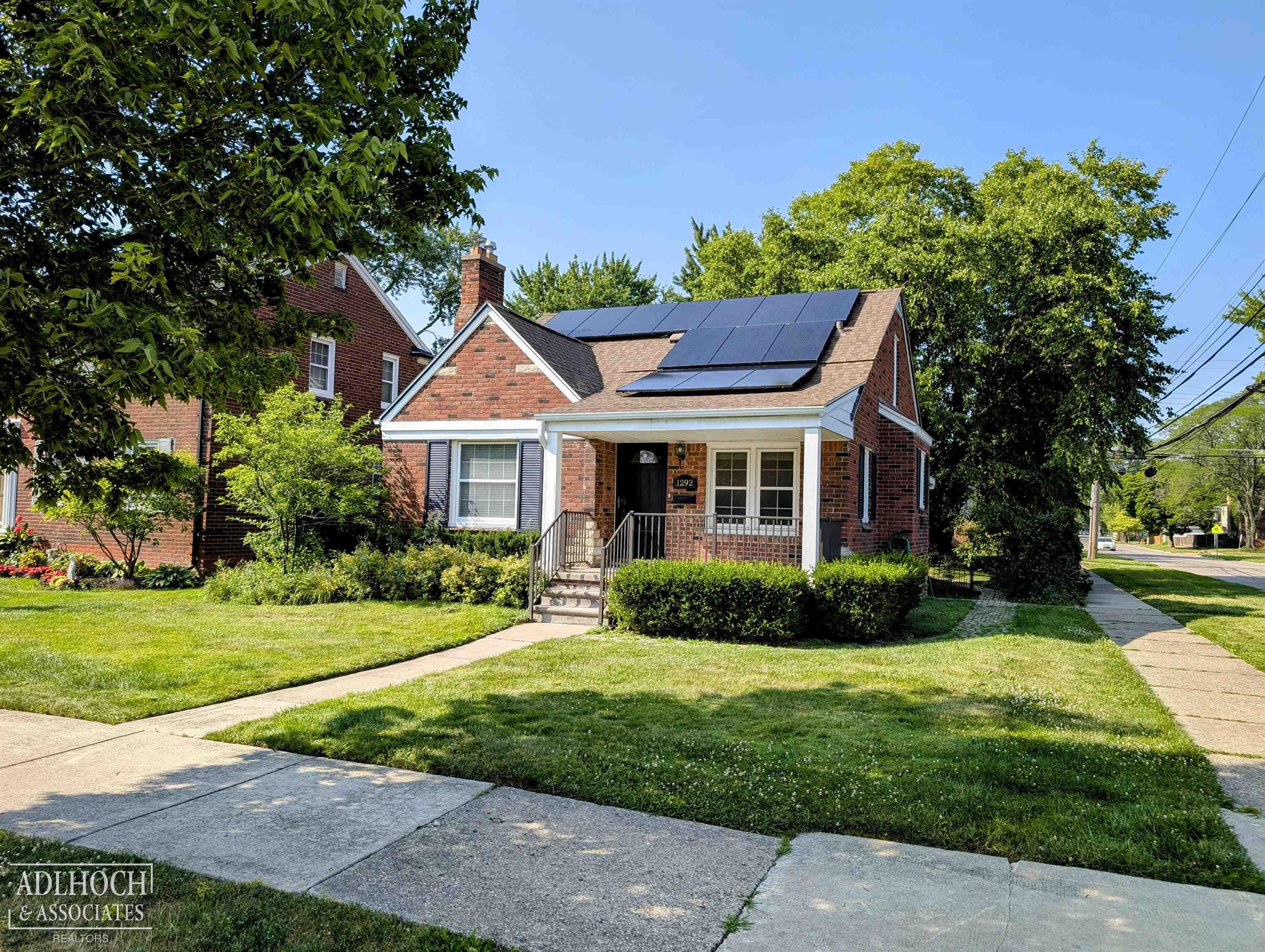 1292 Hampton Road Grosse Pointe Woods, MI 48236 - Photo 1 of 21