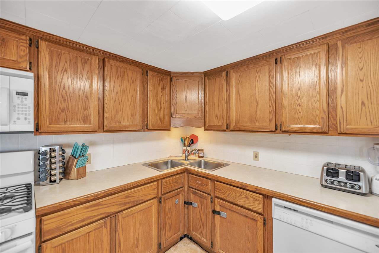 12536 Tuscola Road Clio, MI 48420 - Photo 14 of 38 50049924-13.JPG