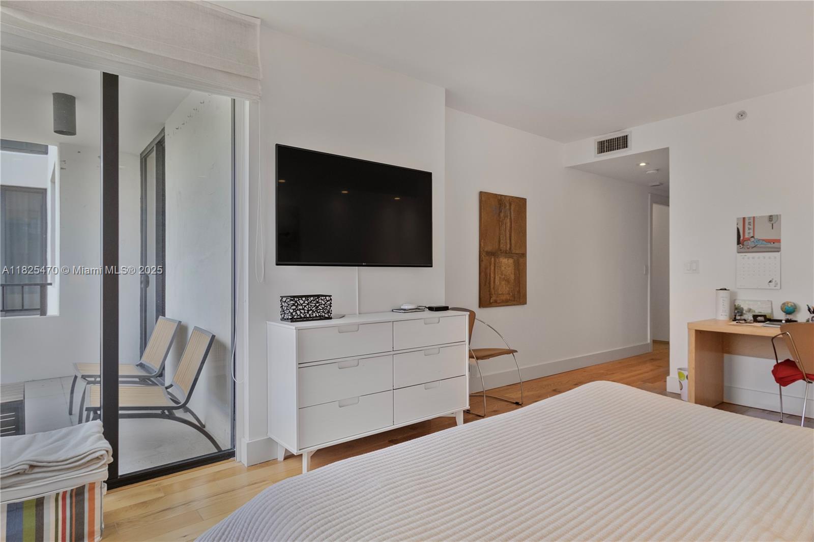 520 Brickell Key Drive, Unit A1421 Miami, FL 33131 - Photo 14 of 34 a bedroom with a bed and a flat screen tv