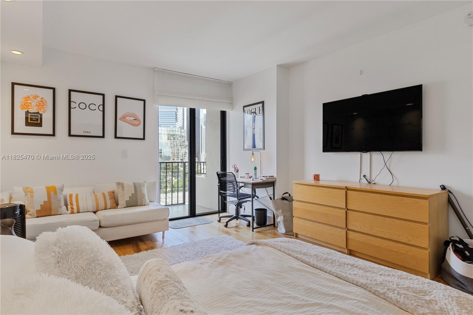 520 Brickell Key Drive, Unit A1421 Miami, FL 33131 - Photo 20 of 34 a bedroom with furniture and a flat screen tv