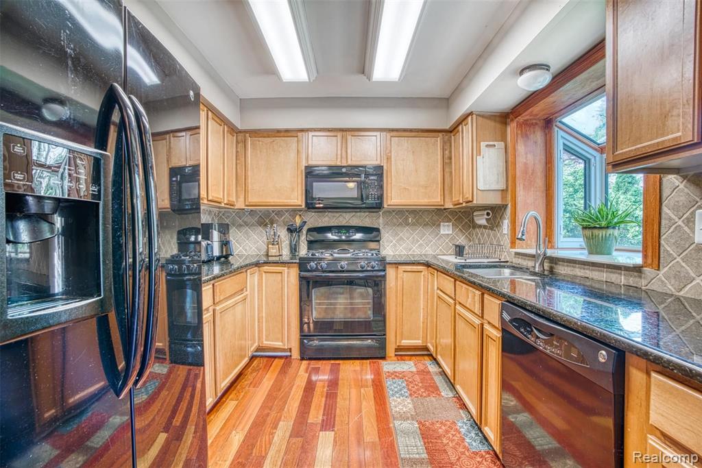 949 Homestead Court Rochester Hills, MI 48309 - Photo 15 of 39