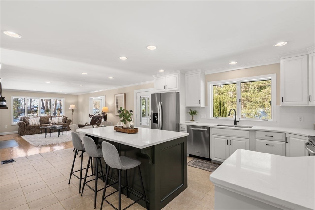 11 Wyncrest Circle Andover, MA 01810 - Photo 12 of 42