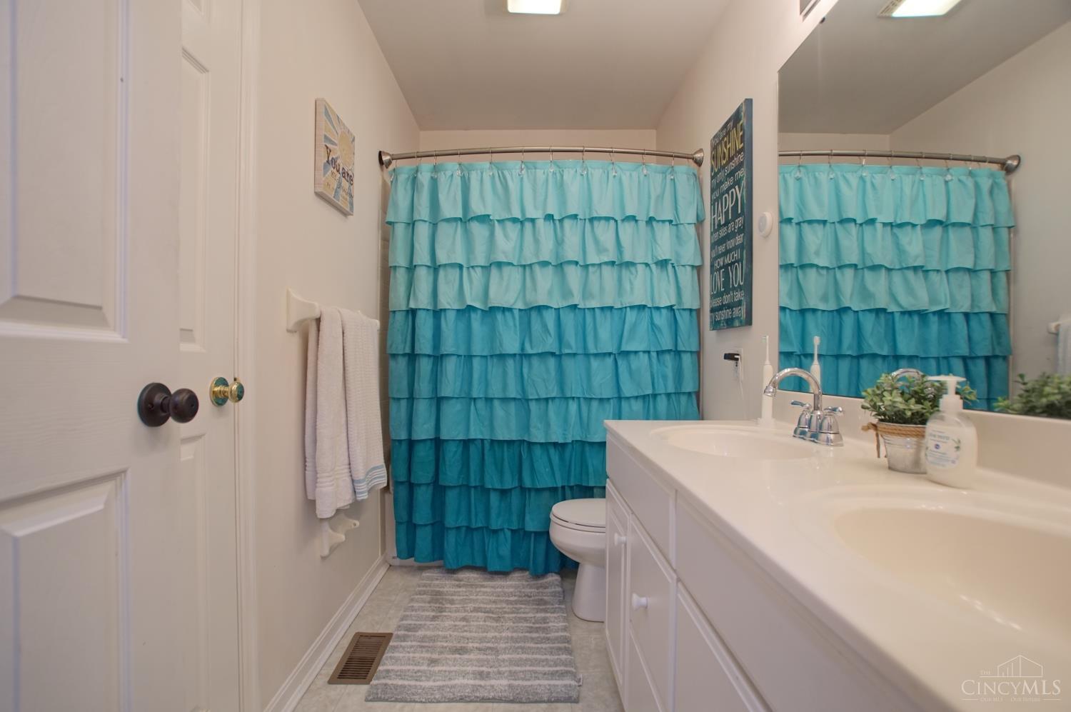 4621 Spring Valley Circle Mason, OH 45040 - Photo 49 of 65 2nd Full Bath w/Double Vanity