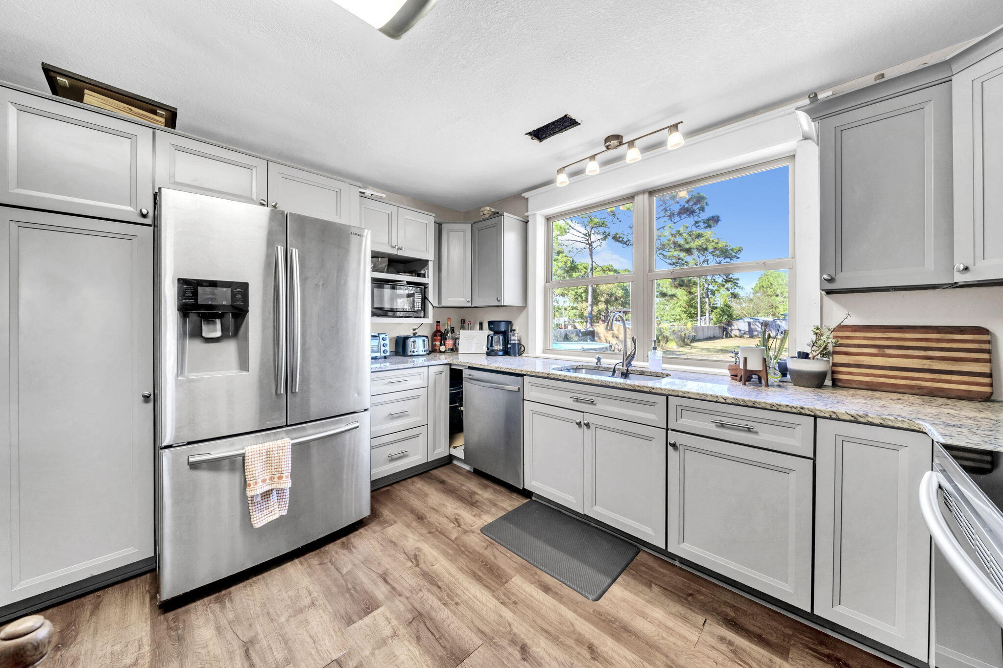 9276 Ridge Road Navarre, FL 32566 - Photo 11 of 39 SS appliances