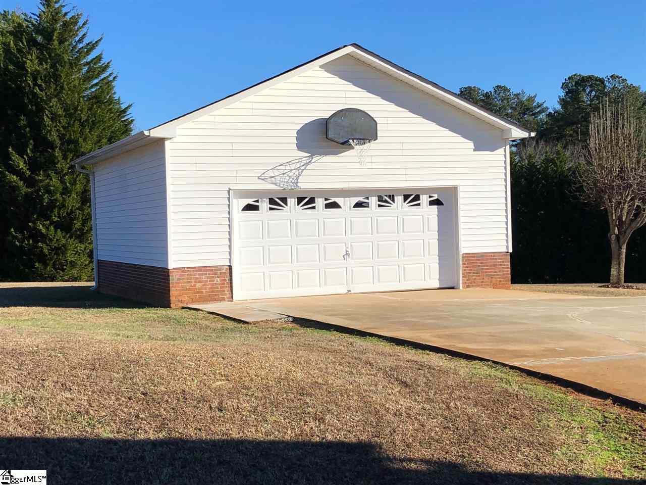 164 Loftis Road Travelers Rest, SC 29690 - Photo 2 of 35