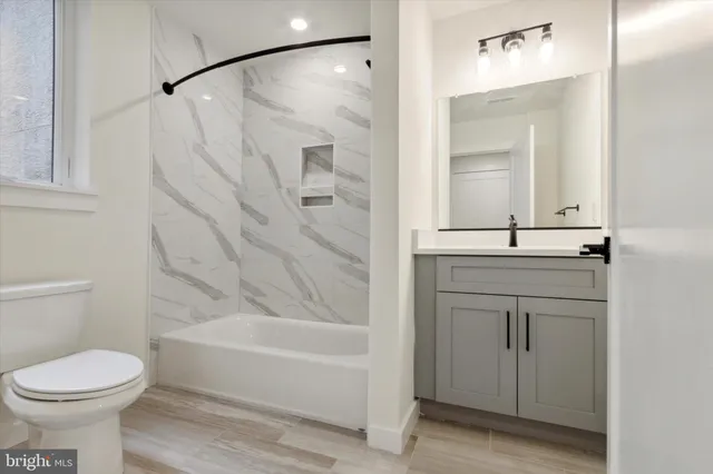 a close up view of a washer and dryer