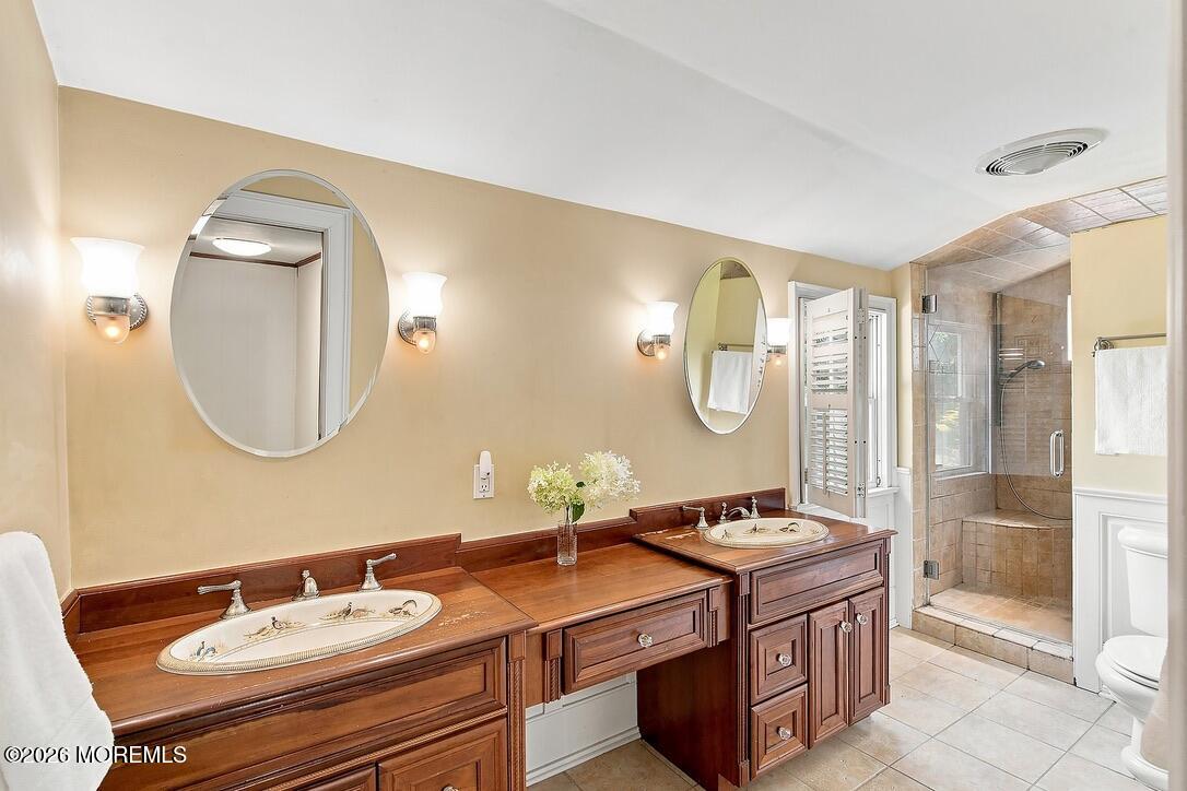49 Maxim Road Howell, NJ 07731 - Photo 17 of 29 Upstairs bathroom