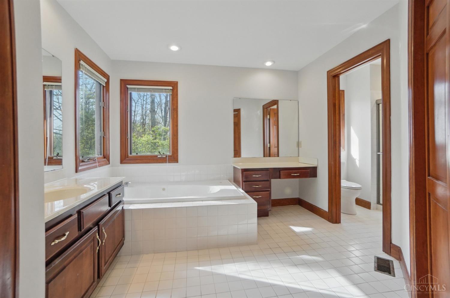 7058 Taylor Road Cincinnati, OH 45248 - Photo 25 of 39