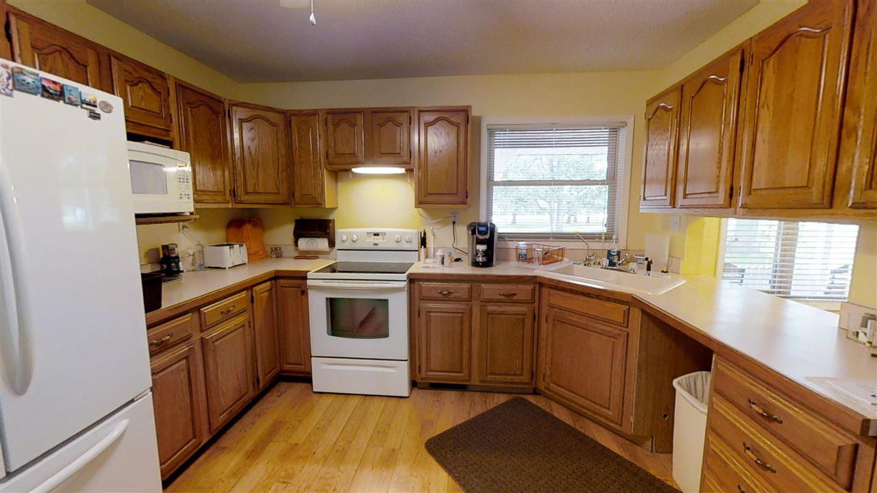 6519 Boone Road Traverse City, MI 49685 - Photo 8 of 30 1835100-7.JPG