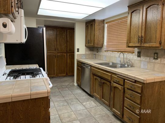 620 Garis Avenue Ridgecrest, CA 93555 - Photo 6 of 30 Gallery Image 6