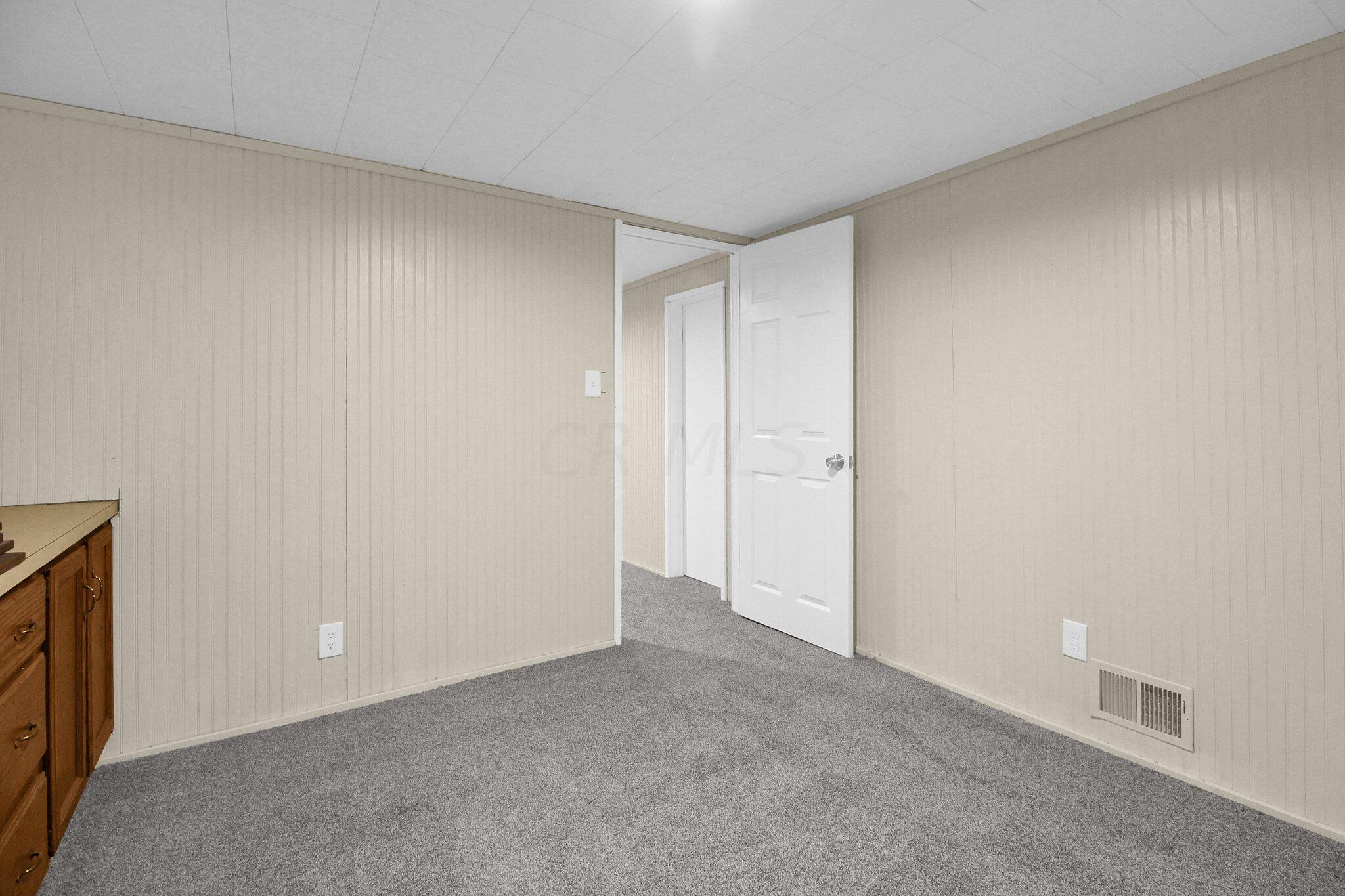 2986 Fleet Road Columbus, OH 43232 - Photo 19 of 24 Basement office