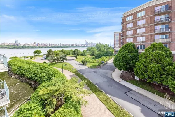 $629,000 | 337 The Promenade, Unit 337, Edgewater, NJ 07020