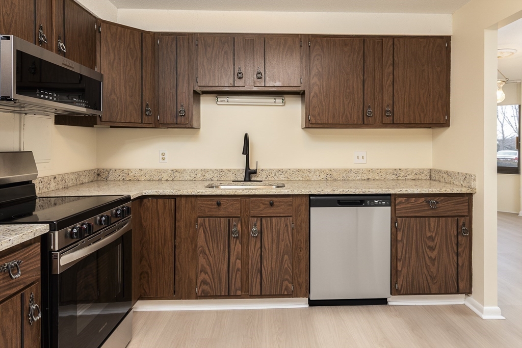 1002 Paradise Road, Unit 1M Swampscott, MA 01907 - Photo 18 of 29